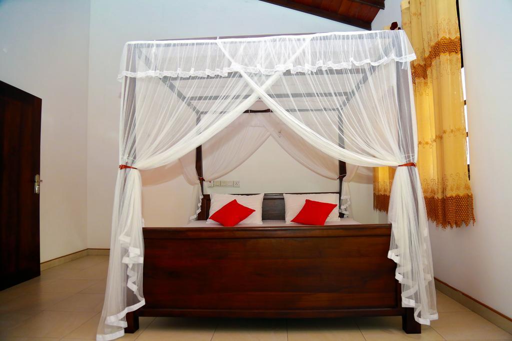 4 S Villa Tangalle Luaran gambar